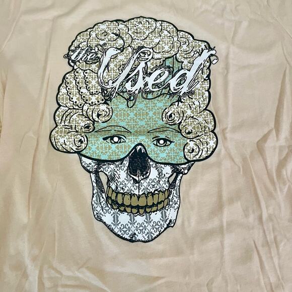 New The Used Juniors Skull Mask Graphic Tissue Babydoll Tee Size Small - Picture 2 of 3